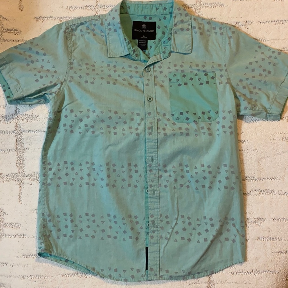 Shouthouse button down short sleeve
